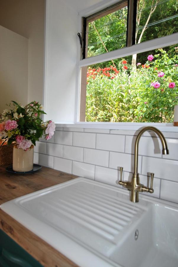 Clover Cottage Countryside Retreat With Sea Views كرايل المظهر الخارجي الصورة